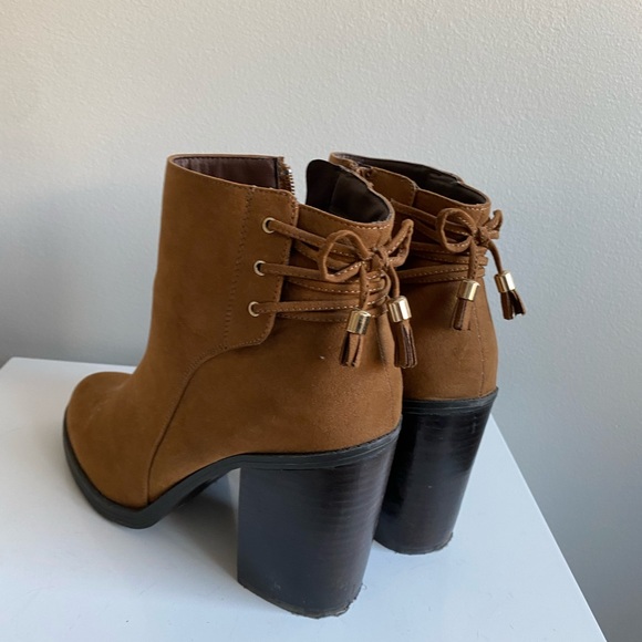 Heeled boots - Picture 3 of 3